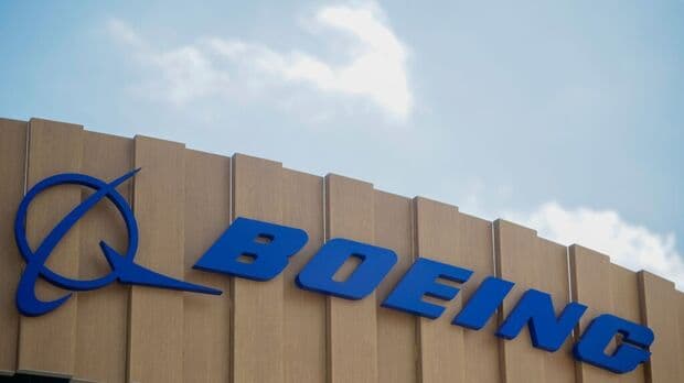 China halts Boeing purchases with US
