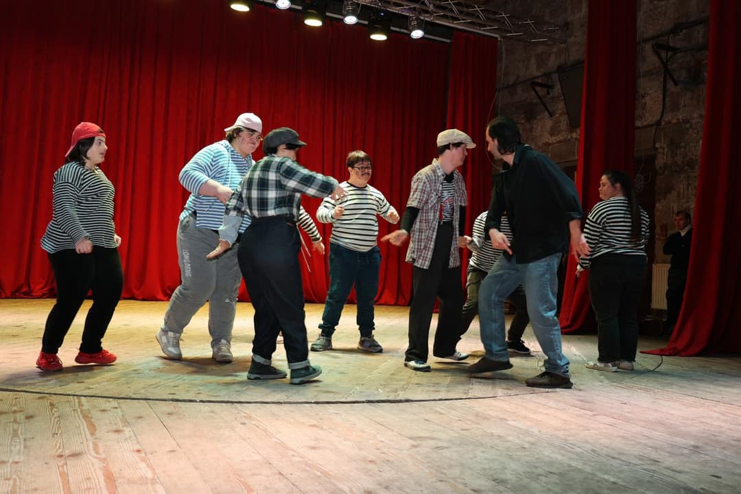 ინტეგრირებულმა თეატრმა ბორჯომის კულტურის ცენტრში სპექტაკლი “ჰელადოსი” წარმოადგინა