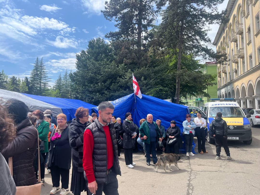 ტარიელ მიქაცაძე – ქალბატონი, რომელიც რამდენიმე დღეა, შიმშილობს, გახდა შეუძლოდ და სამედიცინო დაწესებულებაშია გადაყვანილი