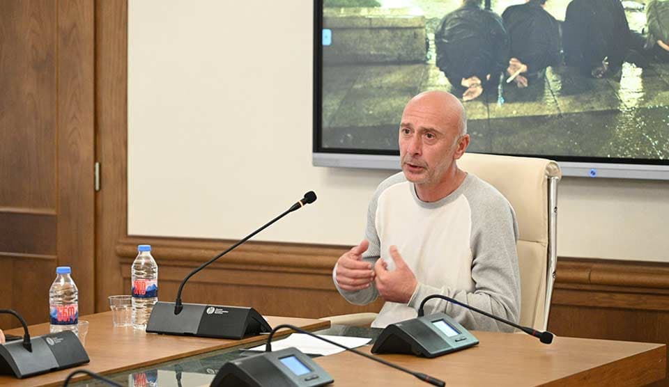 ირაკლი გედენიძე – იყო ახალი გათხრილი საფლავი, დამაგდეს, დამიწყეს ცემა, ვინც მეუბნებოდა, რომ ყველაფერი უნდა თქვაო ამოიღო იარაღი, გადატენა და ეგრევე დამადო