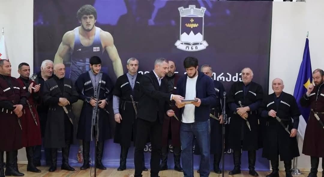 მირიან მაისურაძეს ონში საზეიმო დახვედრა მოუწყვეს