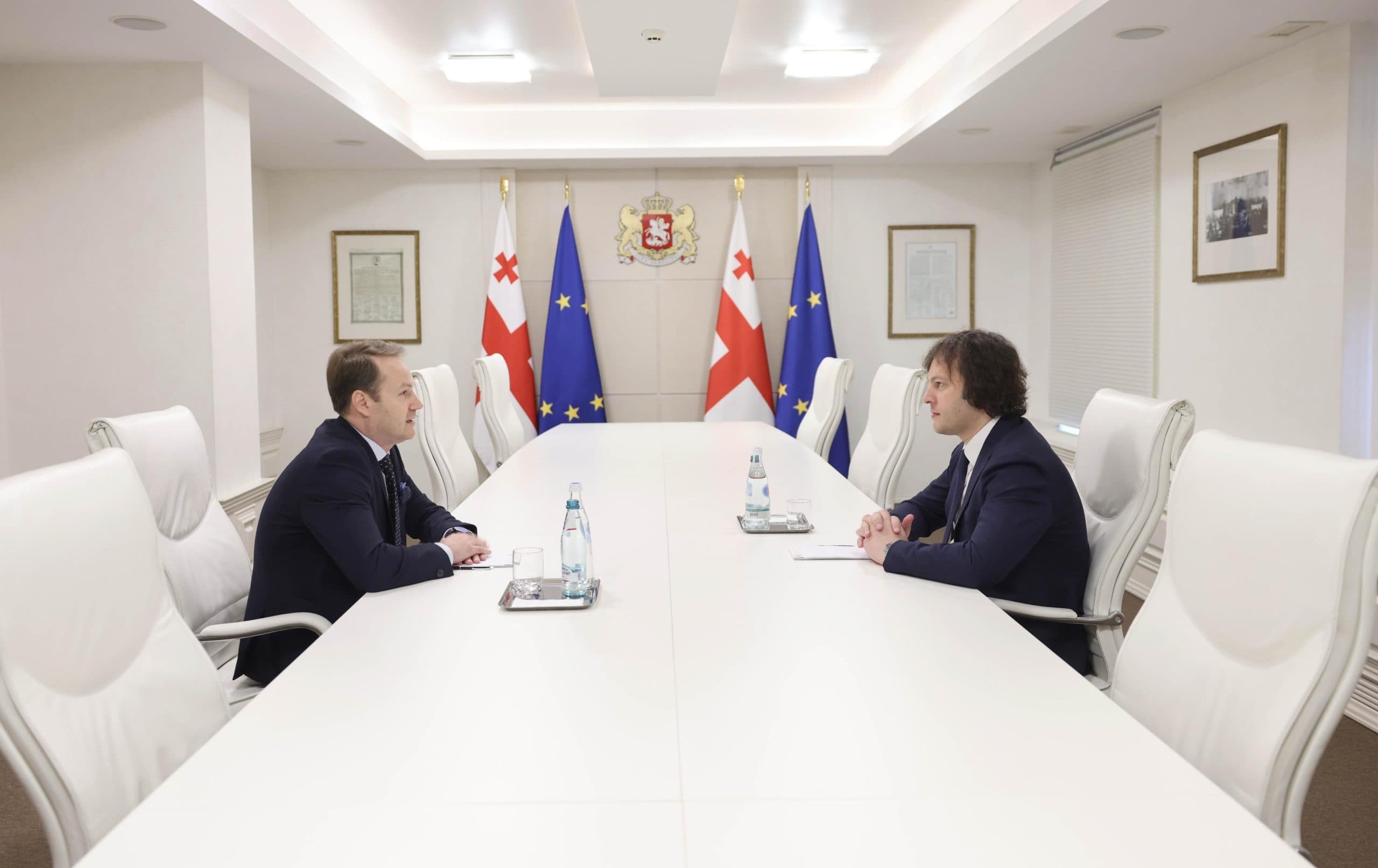 Frontnews image description