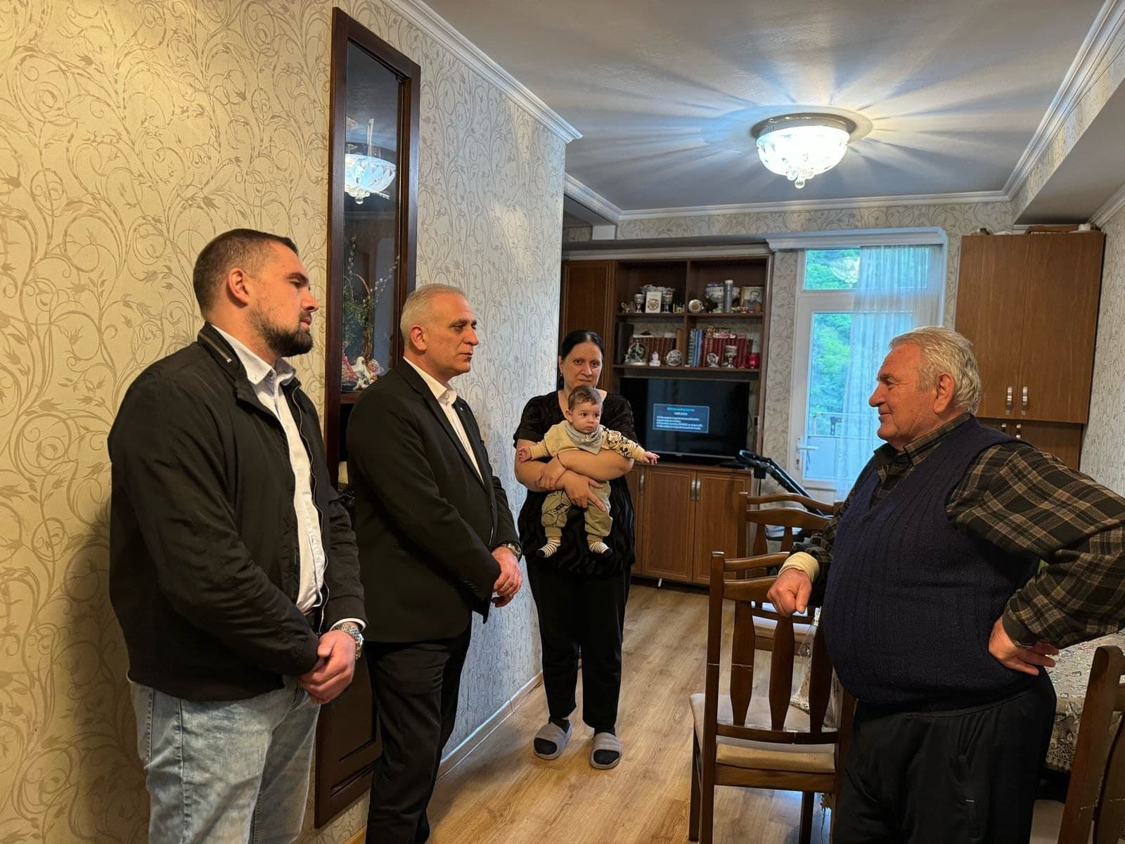 Frontnews image description