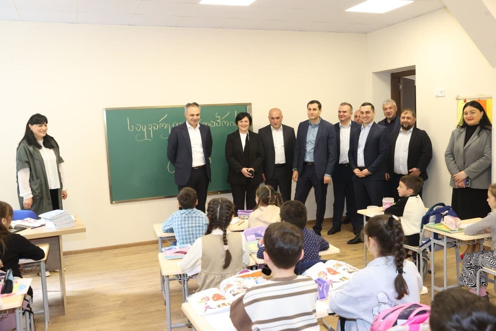 Frontnews image description