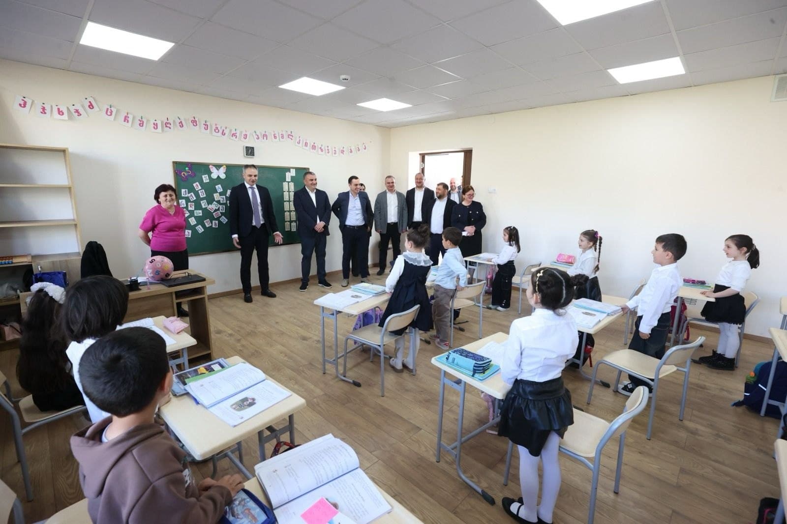 Frontnews image description