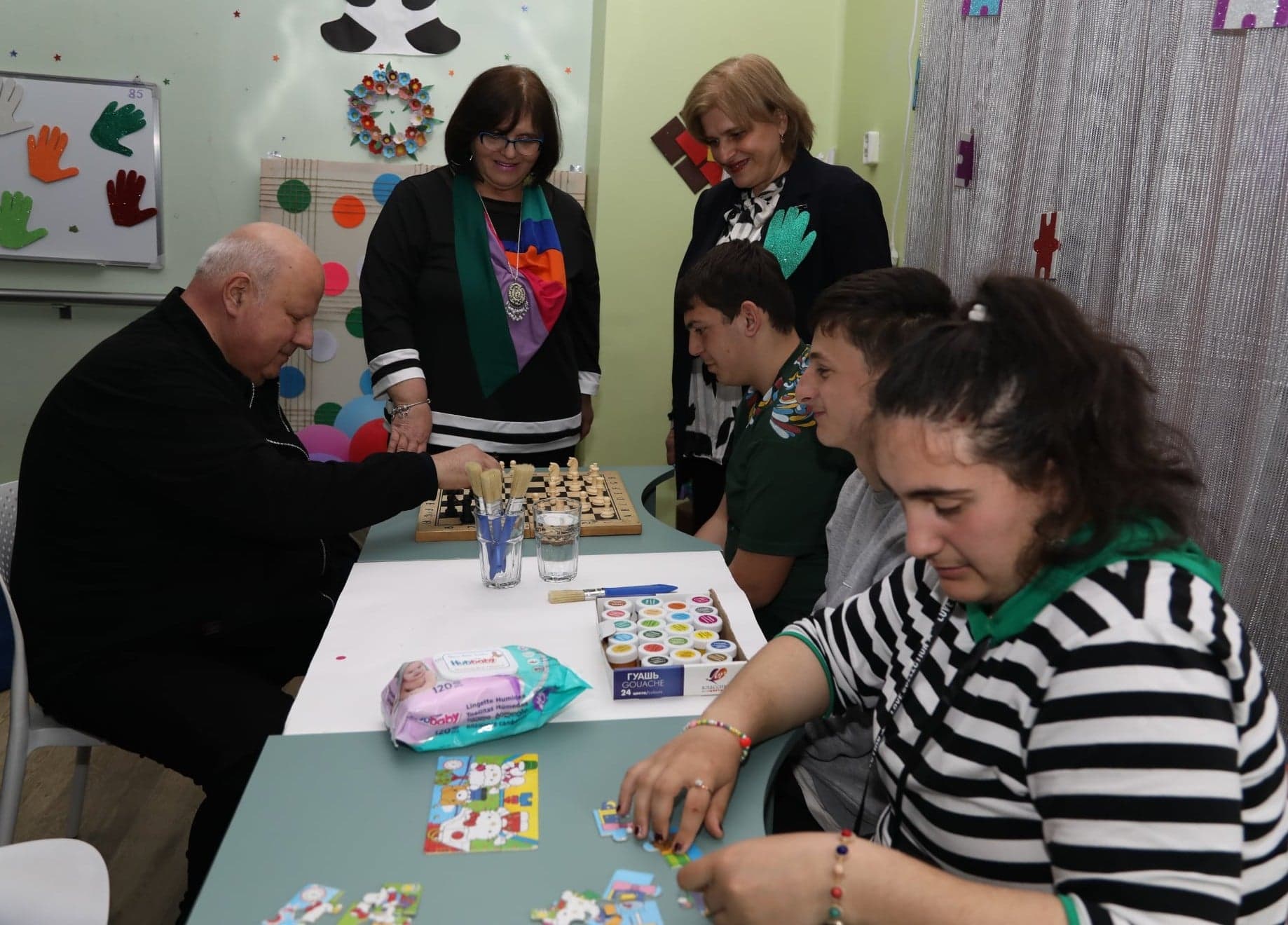 Frontnews image description