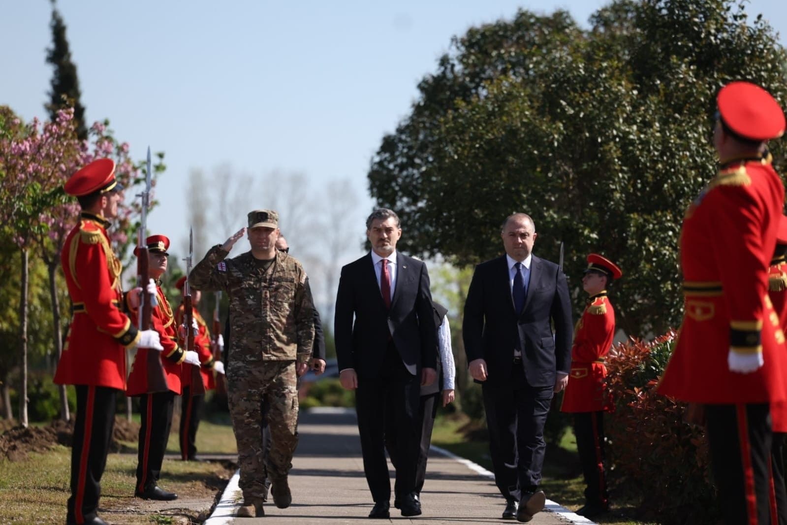 Frontnews image description