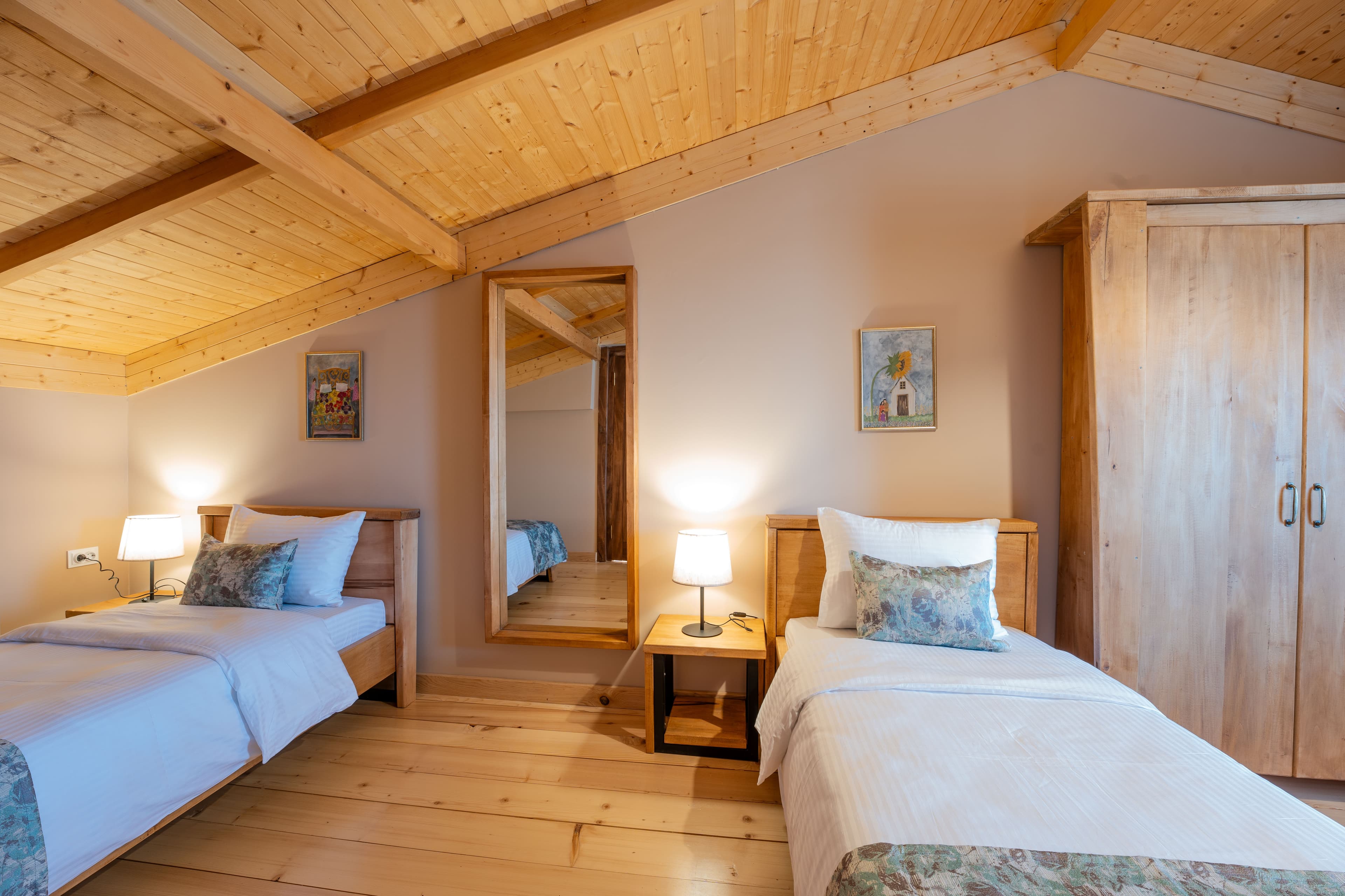 <p style="text-align: justify"><span style="color: rgb(0, 0, 0)">თუ ოდესმე გიფიქრიათ, რომ ფოტო რეალობას ვერ გადმოსცემს - სასტუმრო </span><a target="_blank" rel="noopener noreferrer nofollow" class="text-brand-500 underline" href="https://www.facebook.com/Serodani.ge"><span style="color: rgb(70, 120, 134)">„სეროდანი“</span></a><span style="color: rgb(0, 0, 0)"> სწორედ ასეთი ადგილია. დიდი ვენახების, ალაზნის ველისა და კავკასიონის სილამაზის აღსაქმელად, ინსტაგრამის ფილტრი ნამდვილად არ დაგჭირდებათ და აქ ყოფნის დროს გადაღებული ფოტოები ყოველგვარი დამუშავების გარეშე თამამად შეგიძლიათ ატვირთოთ. თუმცა, ამ ადგილის მთავარი ხიბლი ხედებს მიღმა იმალება.&nbsp;</span></p><p style="text-align: justify"><span style="color: rgb(0, 0, 0)">თელავიდან 3 წუთის სავალ გზაზე დაშორებული სოფელი სეროდანი საუკუნის წინ დაიცალა. სწორედ ადგილმდებარეობიდან გამომდინარე დაერქვა სასტუმროს ეს სახელი.</span></p><p style="text-align: justify">სასტუმრო 6 ხის კოტეჯს, ორ ღია ტიპის აუზს და ქართულ ტრადიციულ რესტორანს აერთიანებს. სტუმრებს „სეროდანში“ რამდენიმე სახეობის &nbsp;ღვინოს საკუთარი მარნიდან სთავაზობენ. &nbsp;სასტუმრო ჯამში 32 სტუმარზეა გათვლილი. ყველაფერი მაღალი ხარისხის, &nbsp;ადგილობრივი ხის მასალითაა დამზადებული. კოტეჯში შესვლისთანავე ხვდები, რომ აქ თითოეულ დეტალზე საგულდაგულოდ იზრუნეს.</p><p style="text-align: justify">„ამ ბიზნესში &nbsp;უმნიშვნელო დეტალი არ არსებობს. როდესაც სტუმართან გაქვს ურთიერთობა, ყველა წვრილმანი მნიშვნელობას იძენს. ეს სფერო შენგან მუდმივ ჩართულობას, ყურადღებას და ზრუნვას მოითხოვს. &nbsp;აქ, ყველა ერთნაირად ვზრუნავთ იმაზე, რომ თითოეული ჩვენი სტუმარი კმაყოფილი და კიდევ მოუნდეს უკან დაბრუნება. წელიწად-ნახევარია, სასტუმრო ფუნქციონირებს და თამამად შემიძლია ვთქვა, რომ ჩვენგან უკმაყოფილო სტუმარი არ წასულა. უფრო მეტიც, თითქმის ყველა მათგანი უწევს რეკომენდაციას სხვას, რომ ჩვენთან დაისვენოს, რასაც booking-ის პლატფორმაზე, სტუმრების შეფასებებიც ადასტურებს“, - გვიხსნის ზურაბ მოდებაძე.</p><p style="text-align: justify">სტუმარმასპინძლობის ბიზნესი მუდმივი, ცოცხალი პროცესია, სადაც ყოველდღე გიწევს ადამიანების მოლოდინის გამართლება და &nbsp;დეტალებზე ზრუნვაა. ამ პროცესში ზურაბ მოდებაძისთვის მთავარი ფინანსური მხარდამჭერი თიბისია.</p><p style="text-align: justify">“20 წელზე მეტია, თიბისის ერთგული მომხმარებელი ვარ. ამ ბიზნესსაც ხელს ვერ მოვკიდებდი შეღავათიანი აგროკრედიტის გარეშე. სამომავლო გეგმებშიც თიბისის იმედი მაქვს”, - ამბობს ზურაბი.</p><p style="text-align: justify">“სეროდანი” მუდმივად ფართოვდება. სულ მალე, სტუმრებს თონეში, კახური შოთის ჩაკვრა, მაყალზე მწვადის შეწვა, ჩურჩხელების ამოვლება და არყის გამოხდაც შეეძლებათ. თუმცა,მთავარი ემოცია, რომელსაც “სეროდანი” გიჩენს, დროის გატარება კი არა, უკან მალევე დაბრუნების სურვილია.</p>