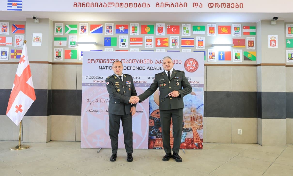 <p style="text-align: justify">ეროვნული თავდაცვის აკადემიაში თავდაცვის ძალების დღისადმი მიძღვნილი ღონისძიება გაიმართა. ღონისძიებაზე აკადემიის რექტორმა, ბრიგადის გენერალმა მამია ბალახაძემ სიტყვით მიმართა აკადემიის პირად შემადგენლობას და თავდაცვის ძალების დღე მიულოცა.</p><p style="text-align: justify">"მსურს მოგილოცოთ თავდაცვის ძალების დღე და მადლობა გადაგიხადოთ სამსახურისთვის. მადლობა მინდა გითხრათ იმ შრომისა და ძალისხმევისთვის, რასაც ჩვენ ყველანი ერთად ვეწევით ჩვენი სამშობლოს უკეთესი მომავლისათვის, მისი გამთლიანებისათვის.</p><p style="text-align: justify">ეროვნული თავდაცვის აკადემიის ხელმძღვანელობა მუდმივად არის ორიენტირებული სიახლეების დანერგვაზე ყველა მიმართულებით და თითოეული თქვენგანისთვის უკეთესი პირობების შექმნაზე.</p><p style="text-align: justify">მინდა მივესალმო ჩვენს დაჭრილ-დაშავებულ სამხედრო მოსამსახურეებს, რომლებმაც საკუთარი ჯანმრთელობა მსხვერპლად გაიღეს სამშობლოს სამსახურში. ქედს ვიხრი დაღუპული სამხედრო მოსამსახურეების ხსოვნის წინაშე და უდიდეს პატივისცემას გამოვხატავ მათი ოჯახების წინაშე.</p><p style="text-align: justify">გისურვებთ წარმატებებს ჩვენი ქვეყნის სამსახურში და კიდევ ერთხელ გილოცავთ თავდაცვის ძალების დღეს!", - განაცხადა ბალახაძემ.</p><p style="text-align: justify">აკადემიის ინსტიტუციონალურ განვითარებაში შეტანილი წვლილისათვის, დაკისრებული მოვალეობის კეთილსინდისიერად და მაღალხარისხოვნად შესრულებისათვის - ორი სამხედრო მოსამსახურე &nbsp;დაჯილდოვდა ცეცხლსასროლი იარაღით, &nbsp;ფასიანი საჩუქარი გადაეცათ ექვს სამხედრო მოსამსახურეს, სტატუეტებით "იუნკერი“ დაჯილდოვდა ორი სამოქალაქო პირი. დაკისრებული მოვალეობის კეთილსინდისიერად და მაღალხარისხოვნად შესრულებისთვის, აკადემიის რექტორის ბრძანებით "საპატიო სიგელი" გადაეცათ ათ სამხედრო მოსამსახურეს.</p>
