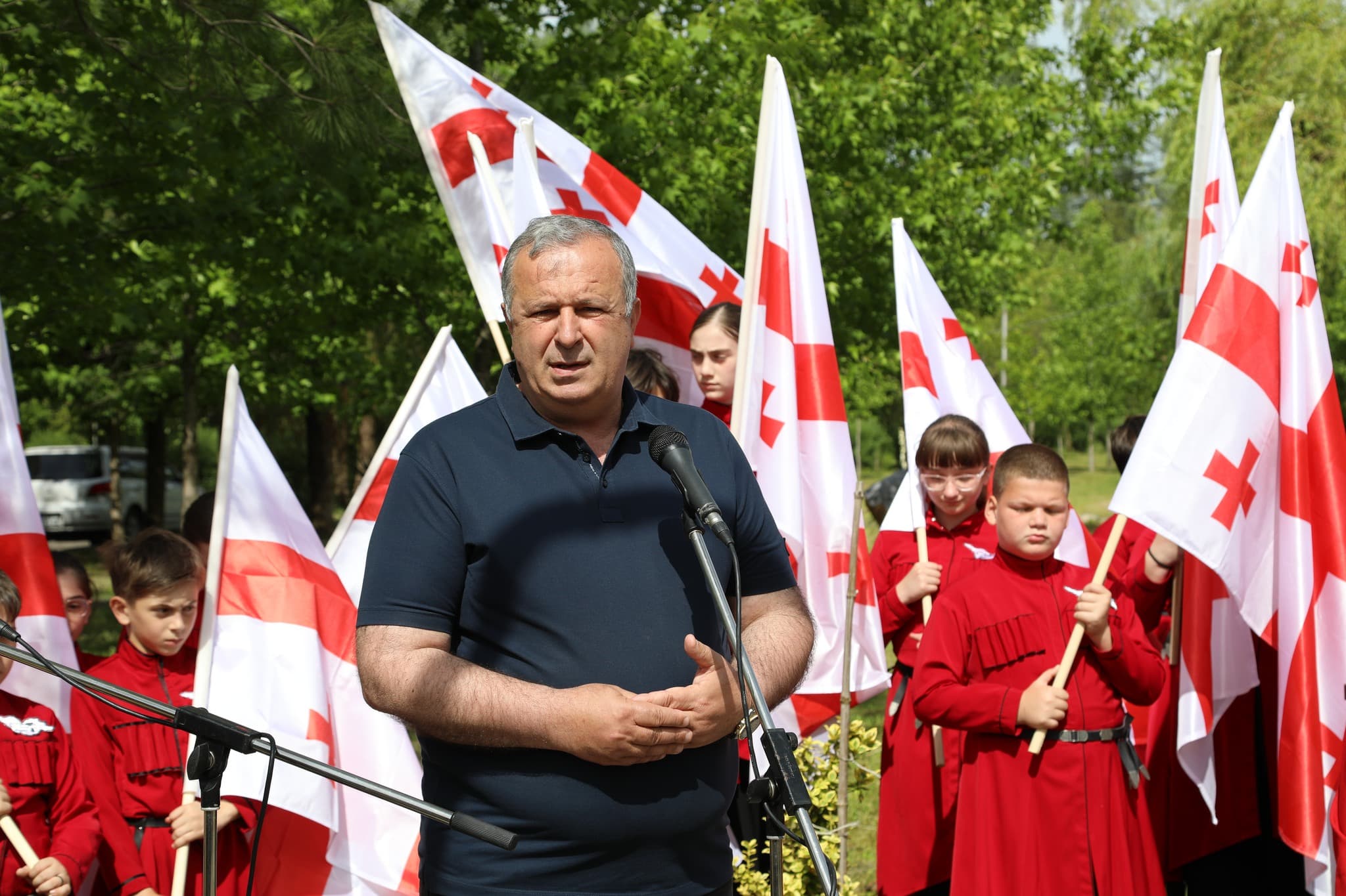 <p style="text-align: justify">წყალტუბოში საქართველოს დამოუკიდებლობის დღე საზეიმოდ აღინიშნა. &nbsp;</p><p style="text-align: justify">მუნიციპალიტეტის მერმა გენადი ბალანჩივაძემ და საკრებულოს თავმჯდომარემ თეიმურაზ ჭეიშვილმა, ადგილობრივი თვითმმართველობის წარმომადგენლებთან ერთად, საქართველოს ტერიტორიული მთლიანობისთვის დაღუპულთა მემორიალი გვირგვინით შეამკეს. ახალგაზრდებმა წარმოადგინეს ლიტერატურული კომპოზიცია "მე ქართველი ვარ.“ მოეწყო თემატური გამოფენა.</p><p style="text-align: justify">"გილოცავთ საქართველოს დამოუკიდებლობის დღეს. ეს დღე გვახსენებს წარსულს, დაგროვილ გამოცდილებასა და იმ ღირებულებებს, რომლებიც დღესაც გვაერთიანებს. მნიშვნელოვანია, რომ პასუხისმგებლობით გავაგრძელოთ ქვეყნის განვითარება და მშვიდობის შენარჩუნება“, - განაცხადა გენადი ბალანჩივაძემ.</p><p style="text-align: justify">დღესვე, ადგილობრივი ხელისუფლების წარმომადგენლებმა სოფელ მაღლაკში გვირგვინით შეამკეს ეროვნული გმირის მერაბ კოსტავას ბიუსტი.</p><p style="text-align: justify">საქართველოს დამოუკიდებლობის დღისადმი მიძღვნილი ღონისძიებები ფოლკლორულ-ქორეოგრაფიული ანსამბლების: „ივერიისა“ და „ნადურის“ საზეიმო კონცერტით დასრულდება.<br>&nbsp;</p>