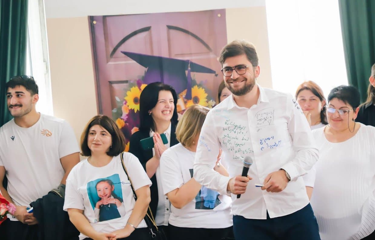 Frontnews image description