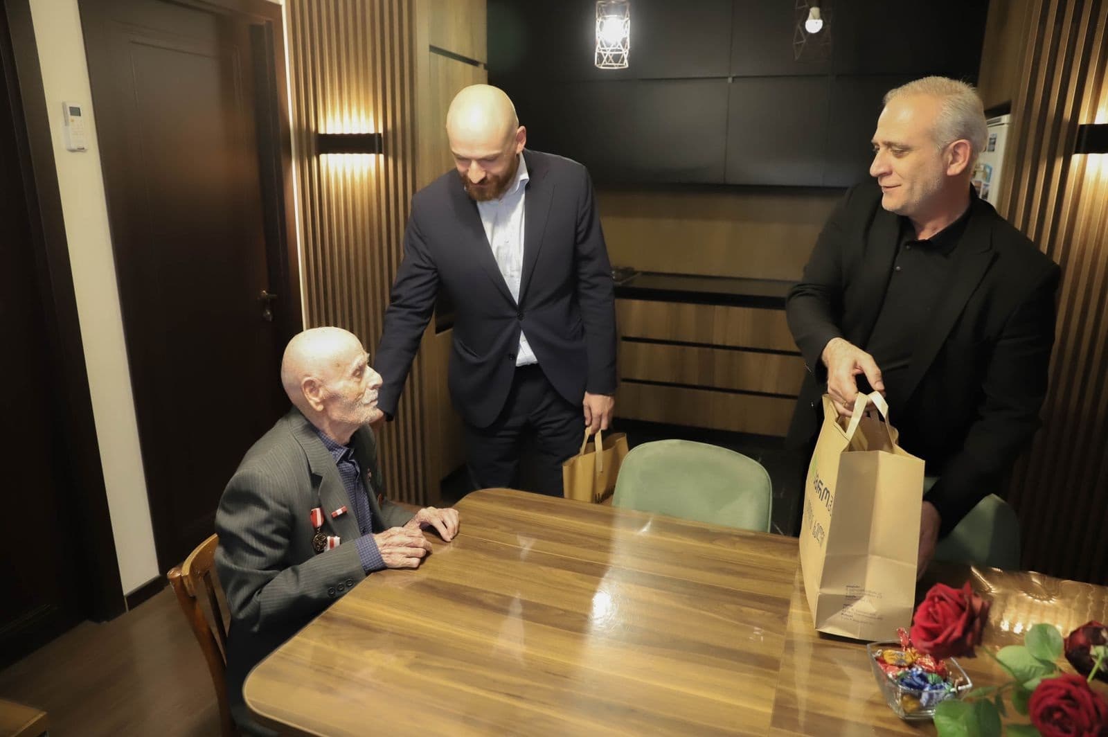 Frontnews image description