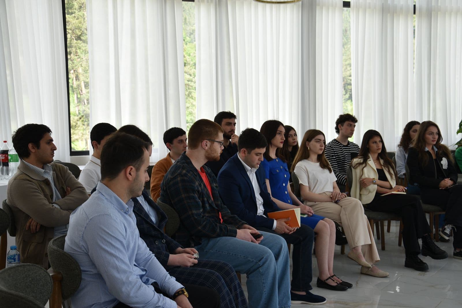 Frontnews image description