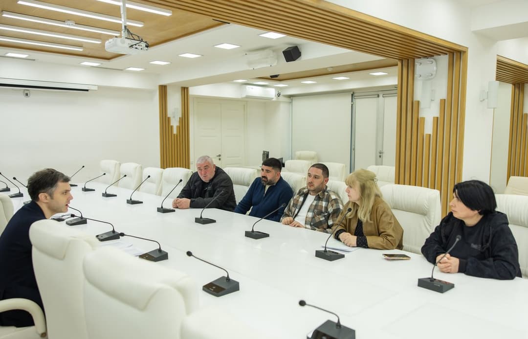 ირაკლი ხმალაძემ დაზარალებულებს ბაზრობის დამწვარი კონსტრუქციების დემონტაჟისა და ტერიტორიის დასუფთავების საქმეში დახმარება აღუთქვა