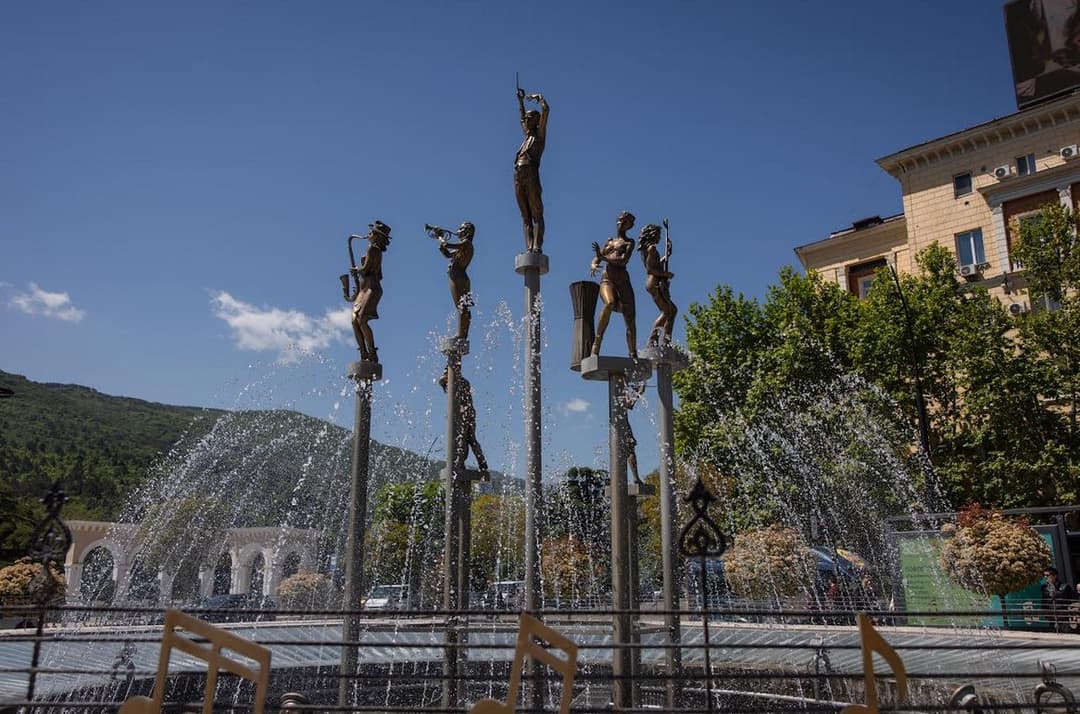 თბილისში შადრევნების ჩართვა დაიწყო