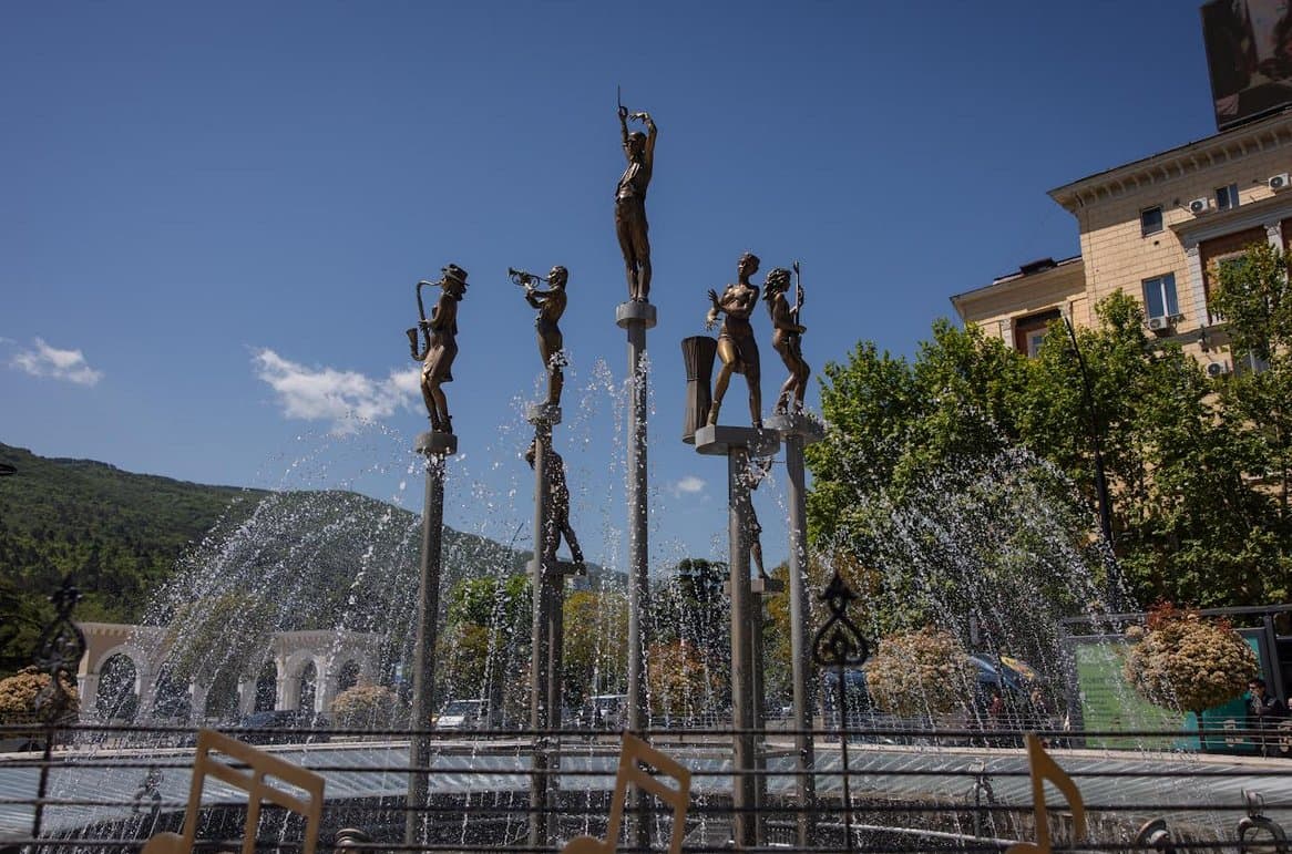 Frontnews image description