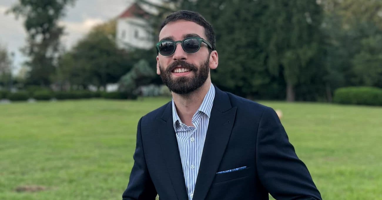 Frontnews image description