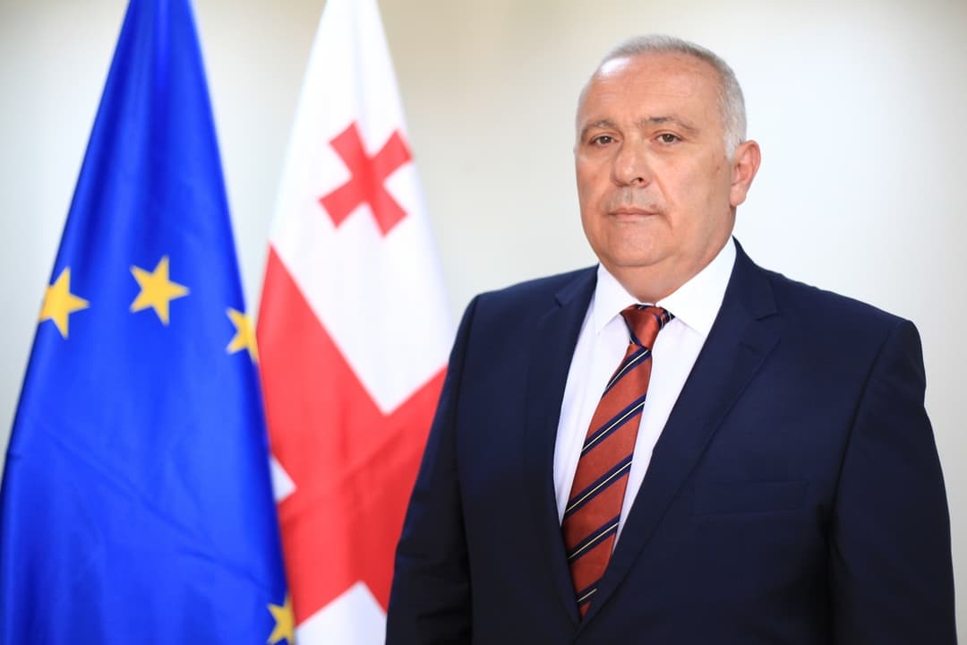 დავით ვერავა თბილისში ავტოავარიის შედეგად დაღუპული ზუგდიდელი ახალგაზრდების ოჯახებს უსამძიმრებს