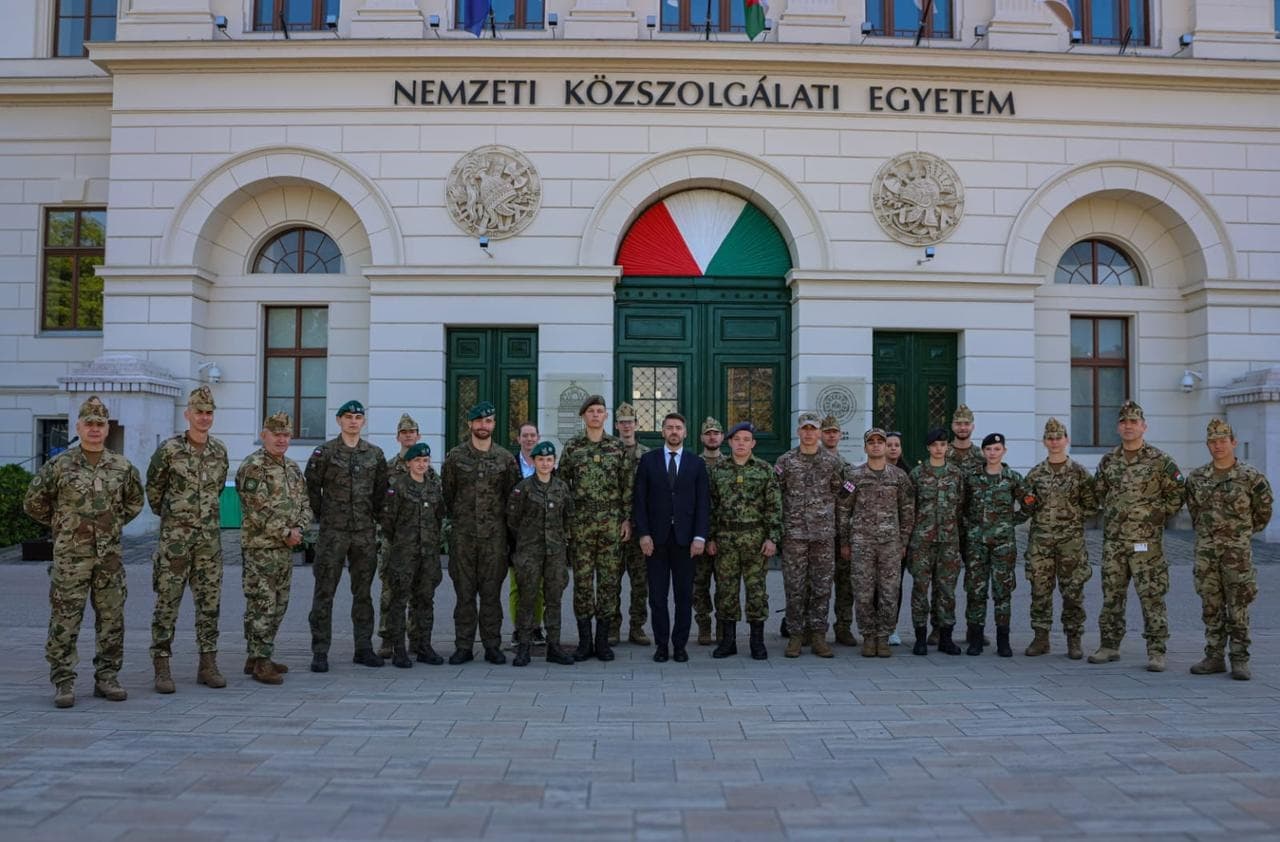 Frontnews image description