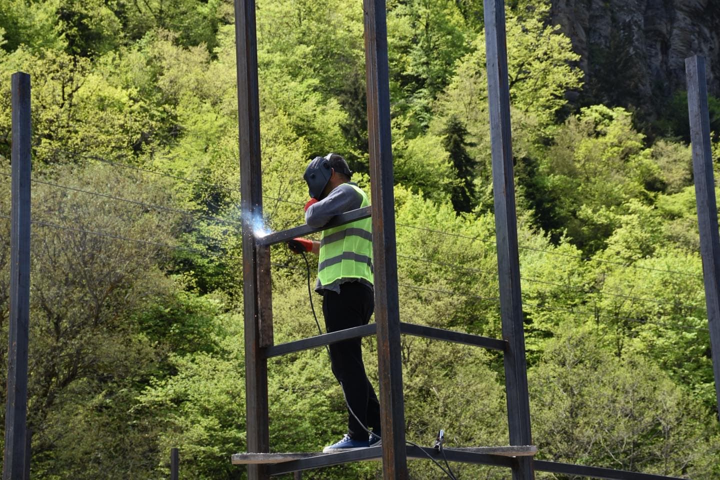 Frontnews image description