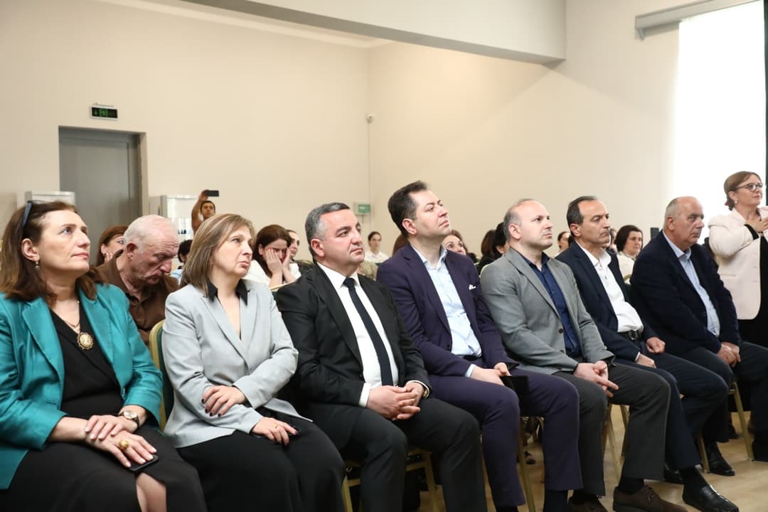 დავით ფაცაცია სოფელ ფერიის საჯარო სკოლაში აფხაზეთის დღისადმი მიძღვნილ ღონისძიებას დაესწრო