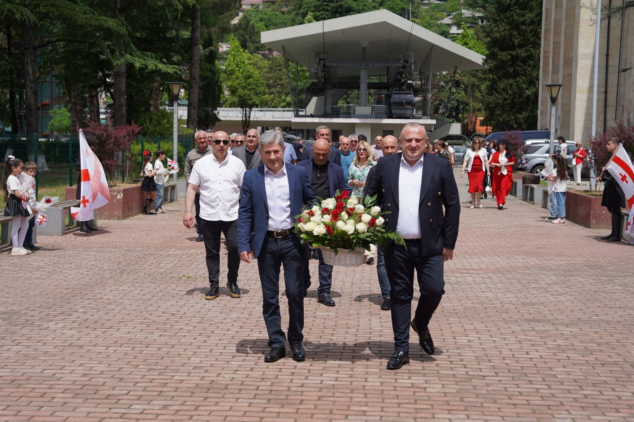 Frontnews image description