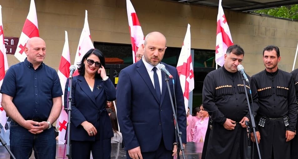 გორის მერის მოვალეობის შემსრულებელი ტურისტული სეზონის გახსნასთან დაკავშირებით უფლისციხეში გამართულ ღონისძიებას დაესწრო