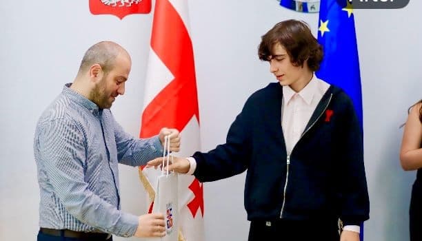 გორის მუნიციპალიტეტის მერის მოვალეობის შემსრულებელი ფესტივალის - "ხელოვნება საზღვრებს გარეშე“ გამარჯვებულ ახალგაზრდებს შეხვდა