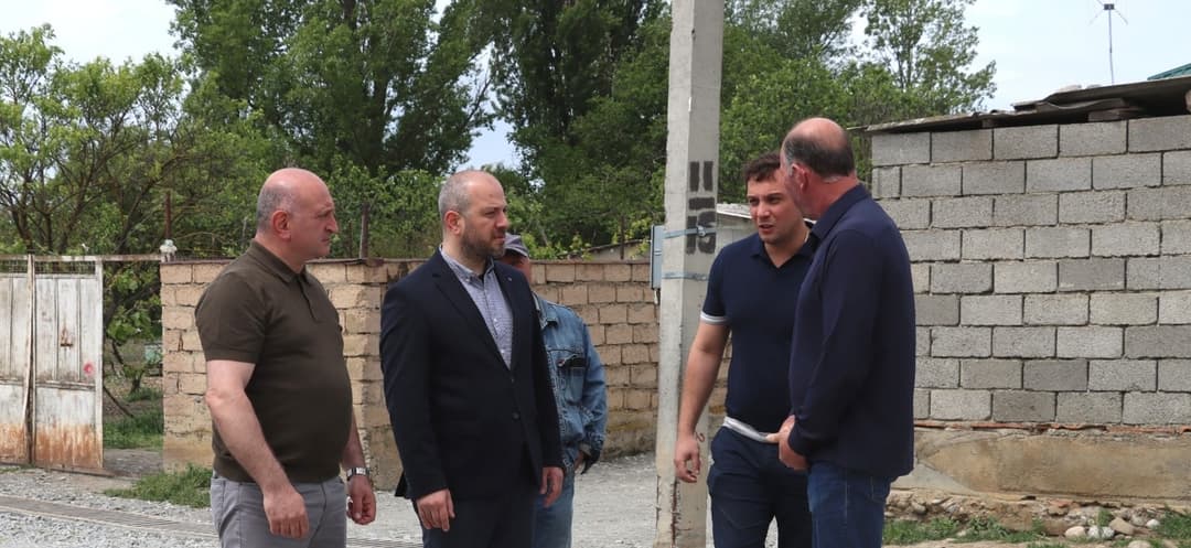 გორის მუნიციპალიტეტის მერის მოვალეობის შემსრულებელმა სახელმწიფო რწმუნებულთან ერთად ხურვალეთში მიმდინარე გზის სარეაბილიტაციო სამუშაოები დაათვალიერა