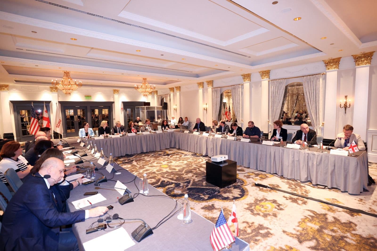 Frontnews image description