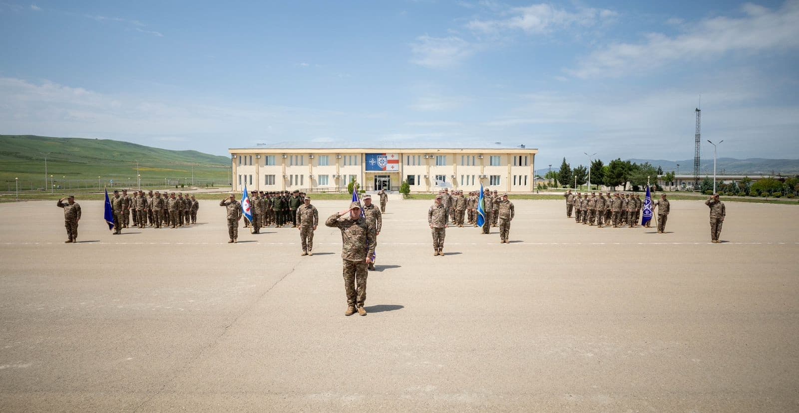 Frontnews image description