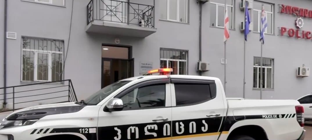 აჭარაში განსაკუთრებით დიდი ოდენობით ნარკოტიკის უკანონო შეძენა-შენახვისა და საქართველოში უკანონოდ შემოტანის ბრალდებით ერთი პირი დააკავეს