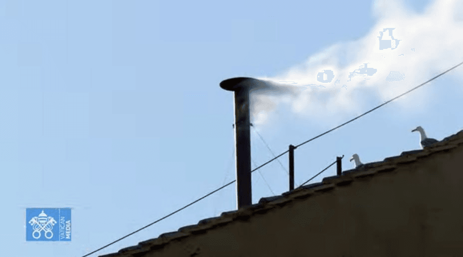 სიქსტეს კაპელის სახურავიდან თეთრი კვამლი ამოვიდა - რომის პაპი არჩეულია