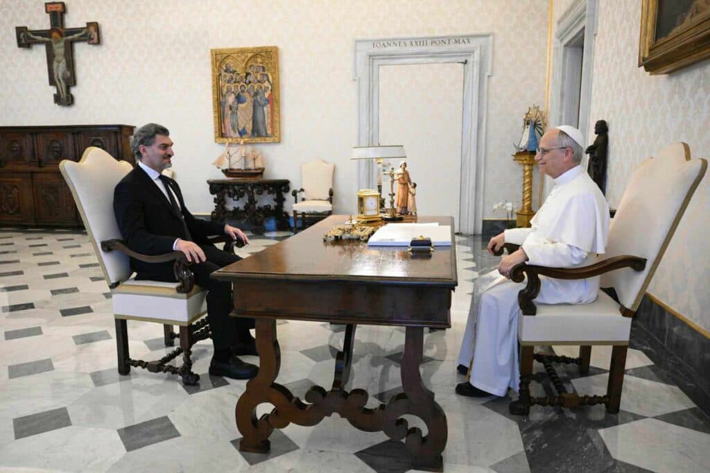 Frontnews image description