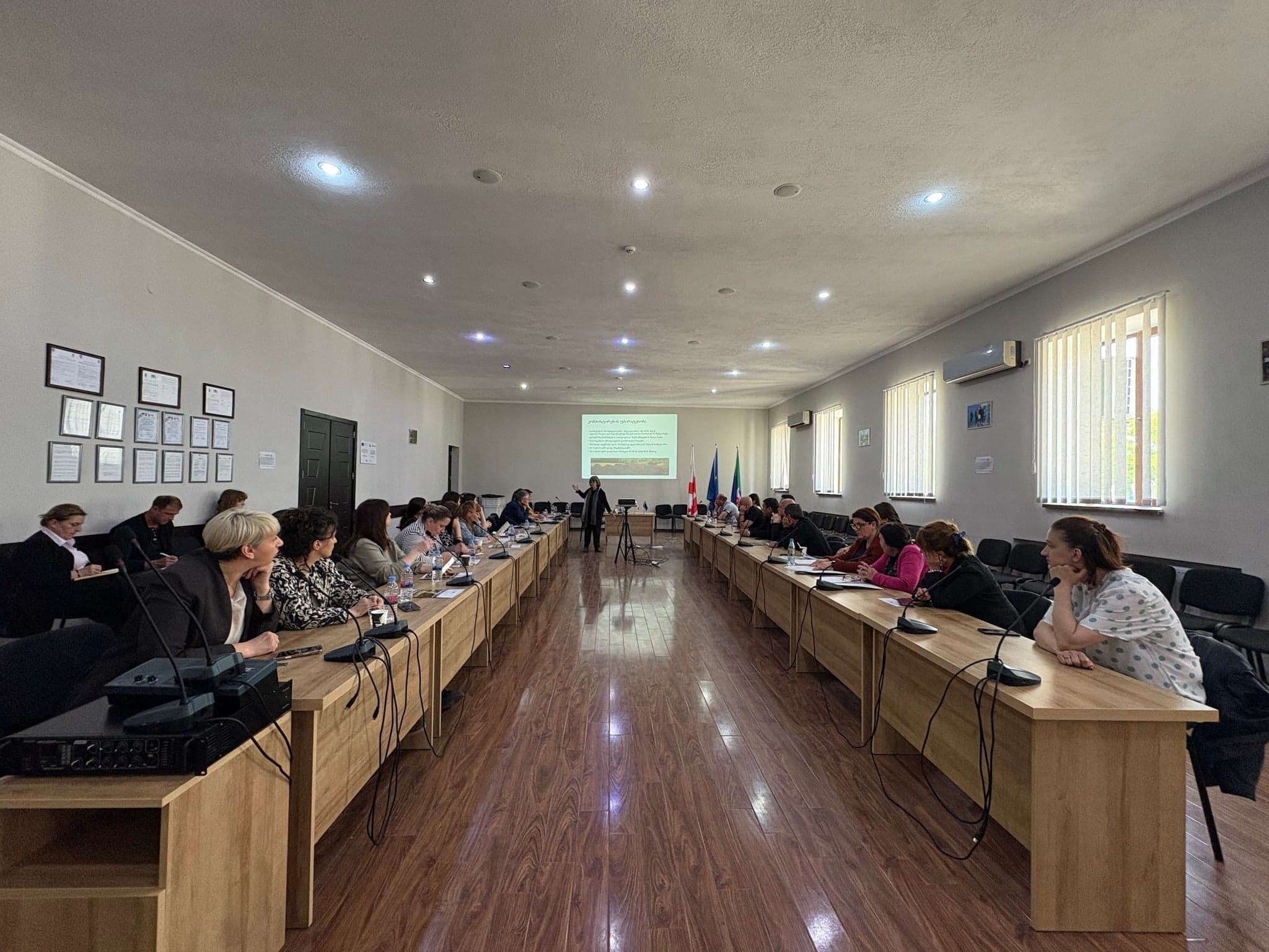 Frontnews image description