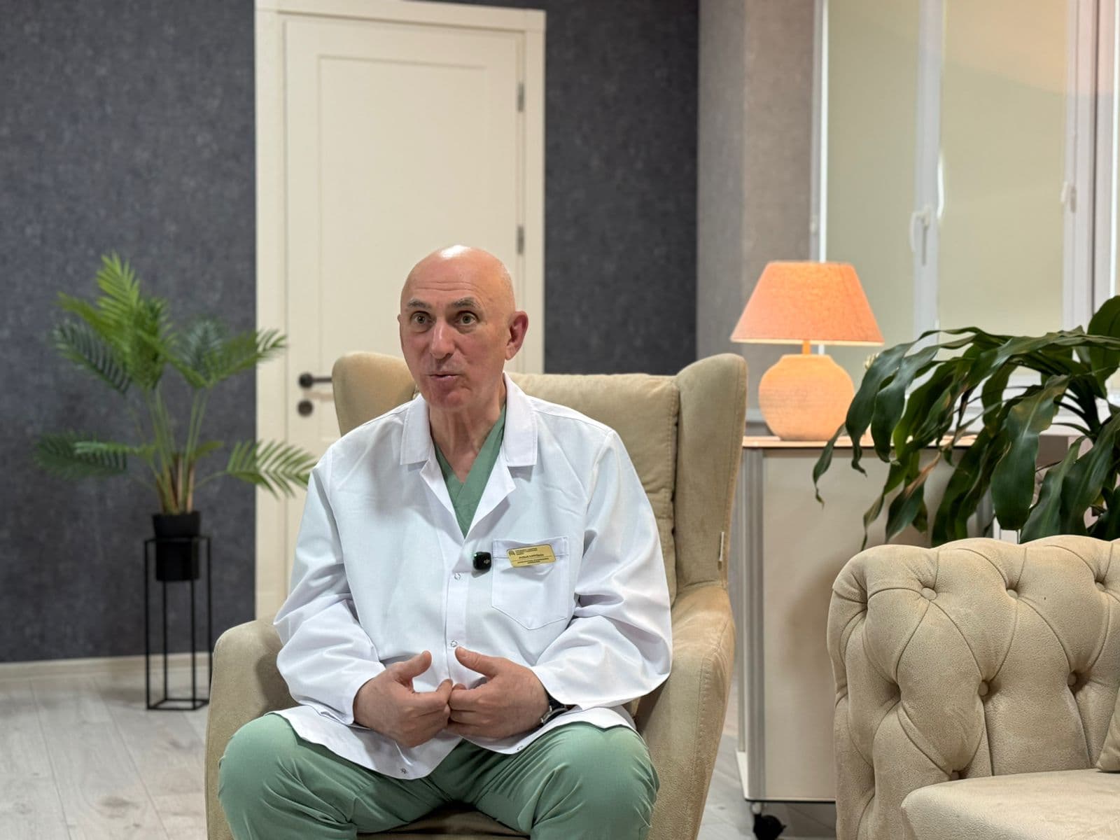 Frontnews image description