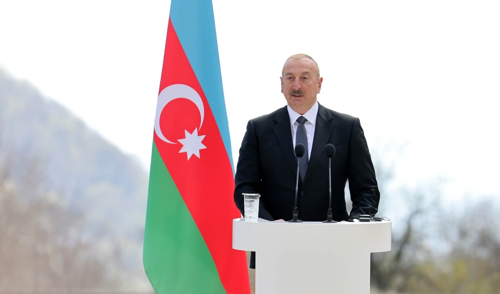 President Aliyev expressed confidence in the continued advancement of the Azerbaijan-Georgia strategic partnership, wishing peace and prosperity to the Georgian people.