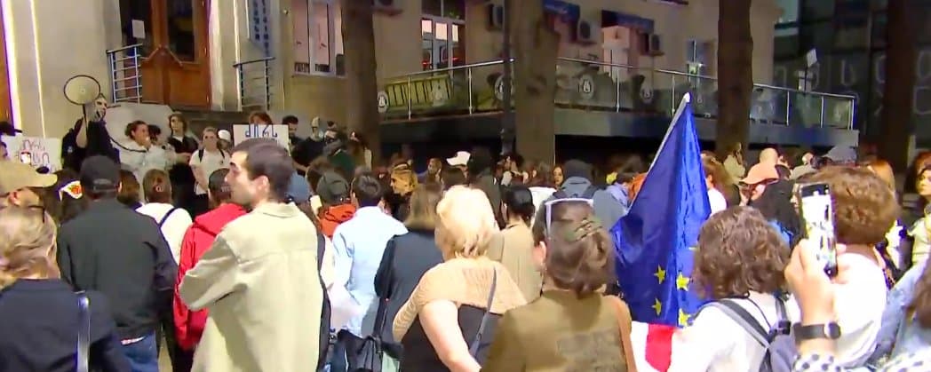 სტუდენტები ლიკა ლორთქიფანიძის და თათია აფრიამაშვილის პატიმრობას აპროტესტებენ