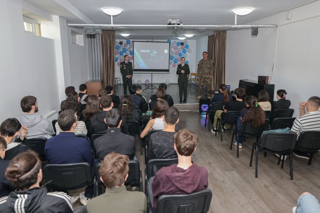 სასწავლო წლის დასრულებამდე საქართველოს თავდაცვის ძალების წარმომადგენლები სკოლებში ვიზიტს განაგრძობენ