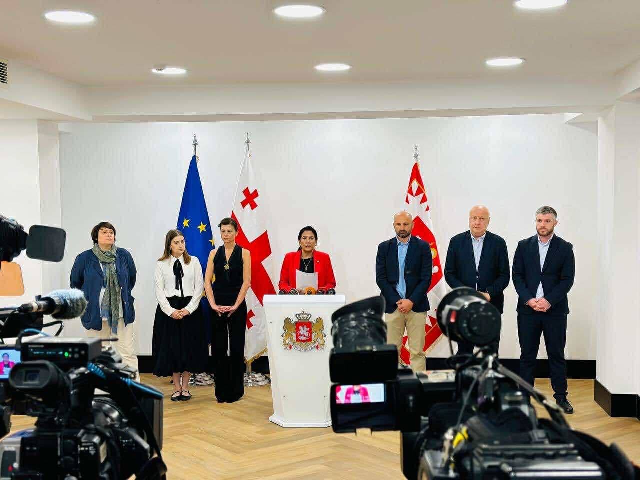 Frontnews image description