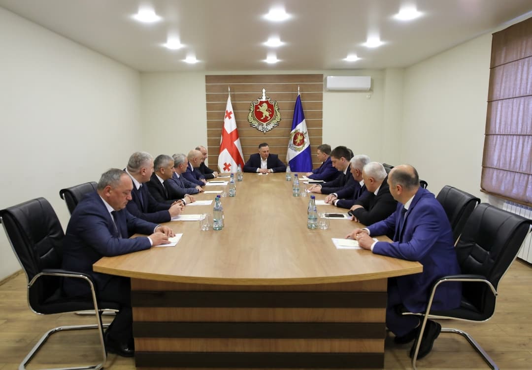 ვახტანგ გომელაურმა აჭარის პოლიციის დეპარტამენტის დანაყოფების ხელმძღვანელებთან სამუშაო თათბირი გამართა