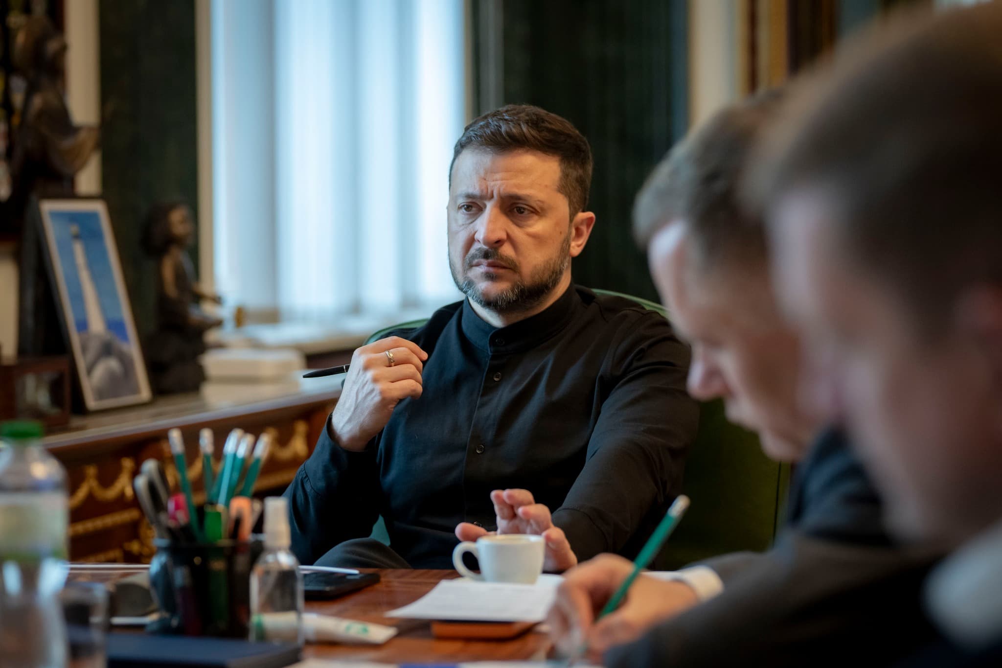 Frontnews image description