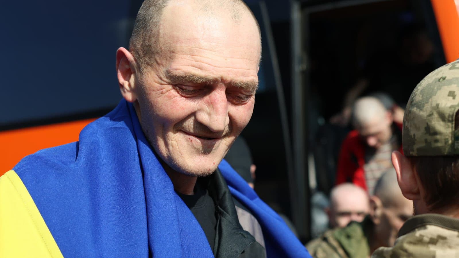 <p style="text-align: justify">სამშაბათს, 10 ივნისს, უკრაინამ და რუსეთმა ტყვეთა მორიგი განახორციელეს.</p><p style="text-align: justify">უკრაინის პრეზიდენტის განცხადებით, ტყვეების გაცვლა უნდა გაგრძელდეს.</p><p style="text-align: justify">"ჩვენ ვაგრძელებთ ჩვენი ხალხის დაბრუნებას, რაზეც სტამბოლში შევთანხმდით. დღეს არის ჩვენი მძიმედ დაჭრილი და დაშავებული ჯარისკაცების რუსული ტყვეობიდან დაბრუნების პირველი ეტაპი. მათ ყველას სასწრაფო სამედიცინო დახმარება სჭირდებათ. ეს მნიშვნელოვანი ჰუმანიტარული აქტია“, - განაცხადა ზელენსკიმ.</p><p style="text-align: justify">მისი თქმით, შესაძლებელი გახდა ჯარისკაცების დაბრუნება უკრაინის თავდაცვისა და უსაფრთხოების ძალების სხვადასხვა კომპონენტიდან: შეიარაღებული ძალებიდან, ეროვნული გვარდიიდან, უკრაინის სახელმწიფო სასაზღვრო სამსახურიდან და სახელმწიფო სპეციალური სატრანსპორტო სამსახურიდან.</p><p style="text-align: justify">"გაცვლა უნდა გაგრძელდეს. ჩვენ ყველაფერს ვაკეთებთ იმისათვის, რომ ვიპოვოთ და დავაბრუნოთ თითოეული ადამიანი, ვინც ტყვეობაშია. მადლობელი ვარ ყველას, ვინც გვეხმარება“, - აღნიშნა პრეზიდენტმა.</p><div class="iframe-wrapper"><iframe src="https://www.facebook.com/plugins/post.php?href=https%3A%2F%2Fwww.facebook.com%2Fzelenskyy.official%2Fposts%2Fpfbid02CSNZAJ5d7jkVvsqUgh4Zcydb2jJo5kBybDDYEfm9dNGou2AwcNE8WMECRgkt8Kiil&amp;show_text=true&amp;width=500" frameborder="0" allowfullscreen="true" width="500" height="812" title="Embedded content" allow="autoplay; clipboard-write; encrypted-media; picture-in-picture; web-share" scrolling="no" style="border:none;overflow:hidden"></iframe></div>