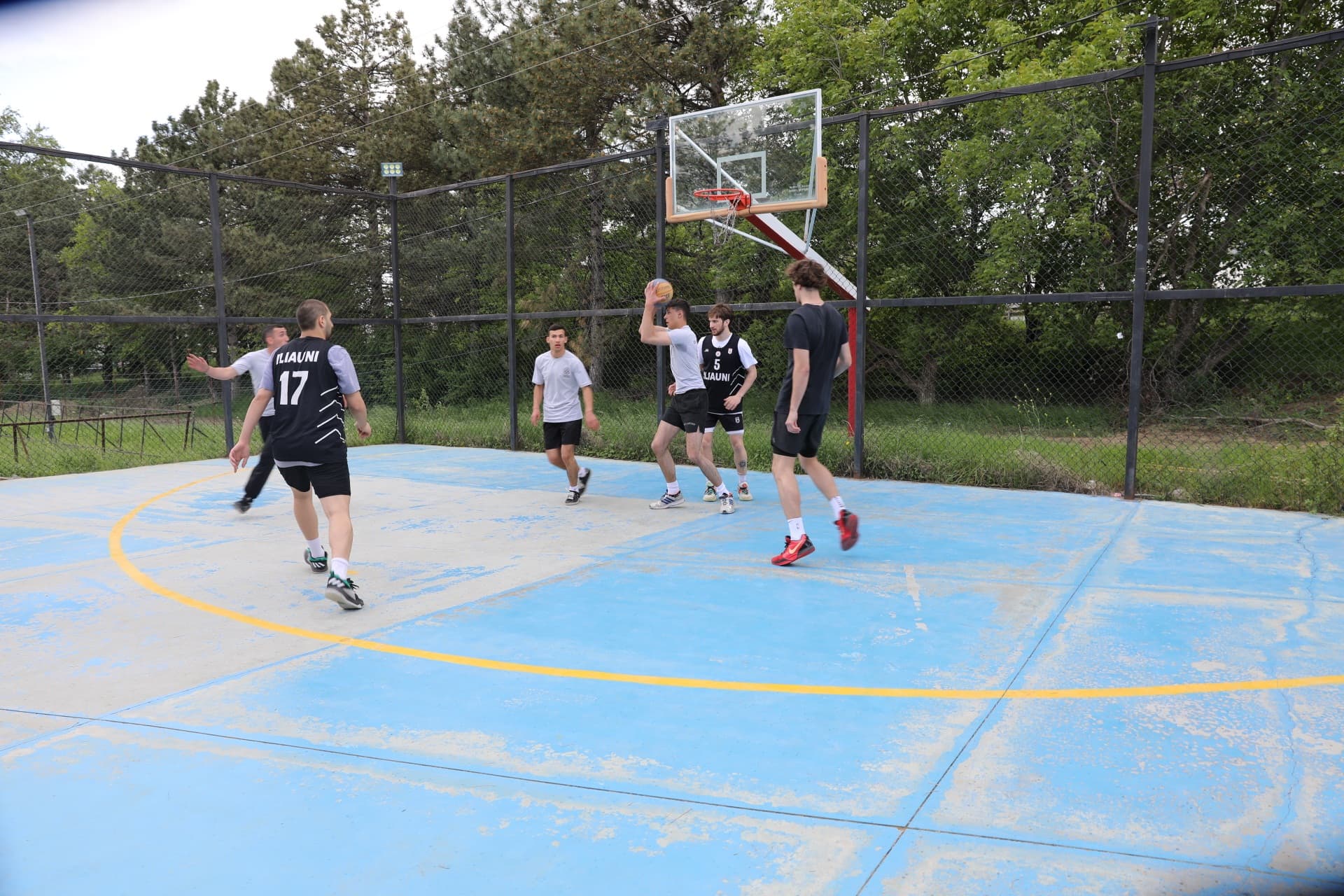 <p style="text-align: justify">ეროვნული თავდაცვის აკადემიის იუნკერთა სასწავლო ბატალიონის იუნკერებმა მონაწილეობა მიიღეს სსიპ ახალგაზრდობის სააგენტოს ორგანიზებით დაგეგმილ მასშტაბურ სტუდენტურ ფესტივალში „სტუდფესტი 2025“, რომელიც მოიცავდა უნივერსიტეტებს შორის სპორტული ტურნირების ჩატარებას, კულტურული და შემოქმედებითი ღონისძიებების გამართვას.</p><p style="text-align: justify">მსგავსი სახის აქტივობებში მონაწილეობის მიღება ხელს უწყობს სხვადასხვა უნივერსიტეტების სტუდენტებს შორის პარტნიორული და მეგობრული ურთიერთობების ჩამოყალიბებასა და აკადემიის შესახებ საზოგადოებაში ცნობადობის ამაღლებას და პოპულარიზაციას.</p>