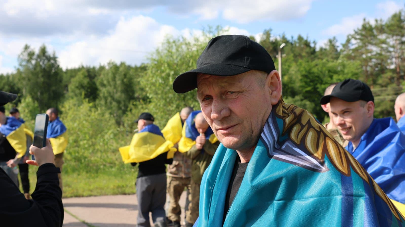 <p>Ukrainian Defense Minister Rustem Umerov has confirmed the return of another group of Ukrainian prisoners of war from Russian captivity, highlighting that among those brought home are severely wounded and seriously ill defenders of Ukraine, including soldiers under the age of 25.</p><p>“This exchange is the result of systematic diplomatic and coordinated efforts,” Umerov stated, underscoring the complexity and persistence required to secure the release of Ukrainian captives.</p><p>President Volodymyr Zelenskyy also addressed the development, announcing that another stage of prisoner exchanges had been completed. “Today, warriors of the Armed Forces, the National Guard, and the State Border Guard Service are returning home. Most of them had been in captivity since 2022. We are doing everything possible to find each person, to verify the information on every name. We must bring all our people home,” Zelenskyy wrote on social media, thanking everyone involved in the process.</p><p>As with previous exchanges, the exact location of the handover was not disclosed by Ukrainian authorities. On the Russian side, state news agency TASS, citing the Ministry of Defense, reported the return of another group of Russian military personnel from Ukrainian-controlled territory. According to the report, the exchanged Russian soldiers were transported to Belarus and from there transferred to clinics operated by Russia’s Defense Ministry.</p><p>The swap is part of an ongoing agreement between Kyiv and Moscow, initially reached during negotiations in Istanbul on June 2, which included arrangements for the exchange of both prisoners of war and the bodies of fallen soldiers.</p>