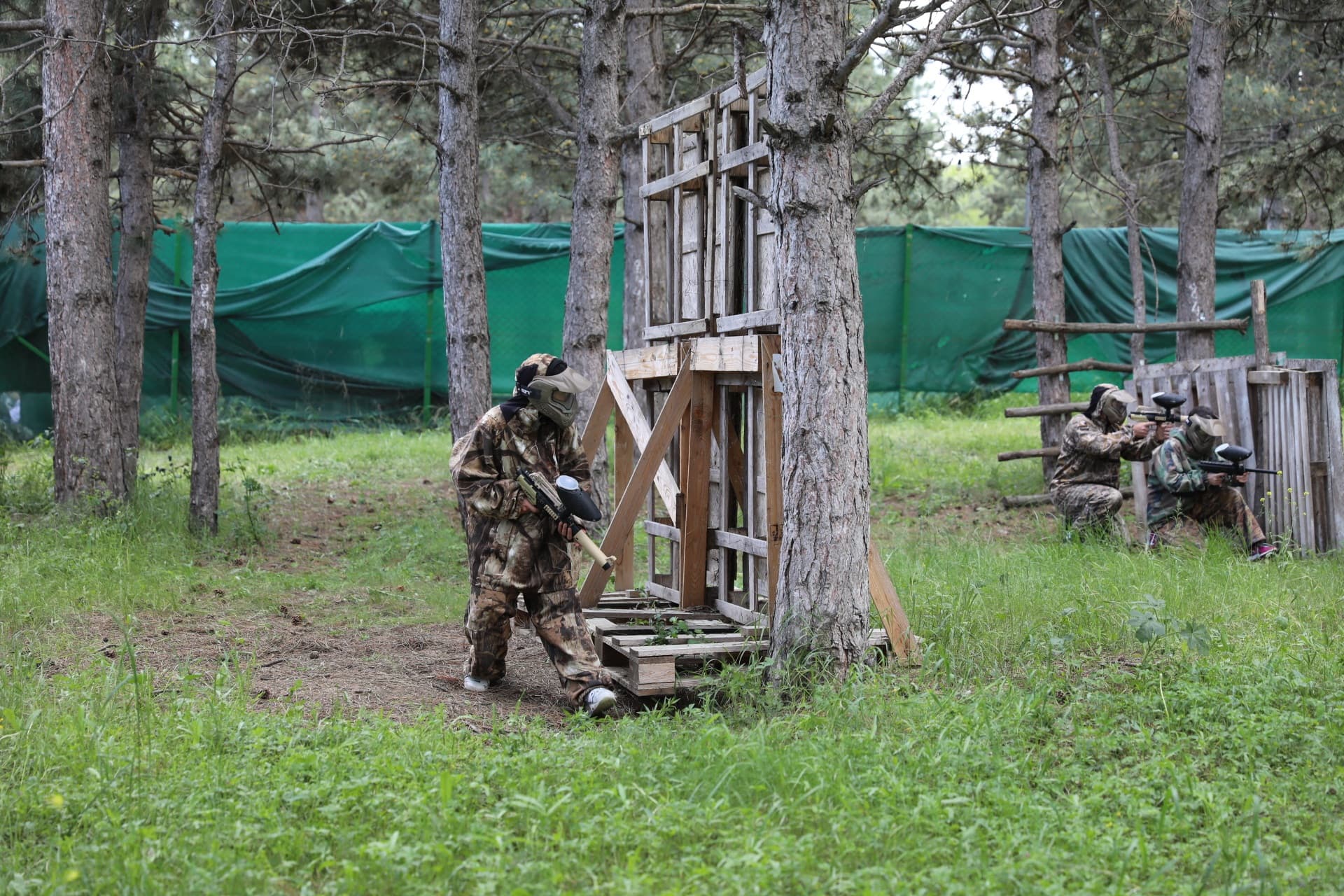 <p style="text-align: justify">ეროვნული თავდაცვის აკადემიის იუნკერთა სასწავლო ბატალიონის იუნკერებმა მონაწილეობა მიიღეს სსიპ ახალგაზრდობის სააგენტოს ორგანიზებით დაგეგმილ მასშტაბურ სტუდენტურ ფესტივალში „სტუდფესტი 2025“, რომელიც მოიცავდა უნივერსიტეტებს შორის სპორტული ტურნირების ჩატარებას, კულტურული და შემოქმედებითი ღონისძიებების გამართვას.</p><p style="text-align: justify">მსგავსი სახის აქტივობებში მონაწილეობის მიღება ხელს უწყობს სხვადასხვა უნივერსიტეტების სტუდენტებს შორის პარტნიორული და მეგობრული ურთიერთობების ჩამოყალიბებასა და აკადემიის შესახებ საზოგადოებაში ცნობადობის ამაღლებას და პოპულარიზაციას.</p>