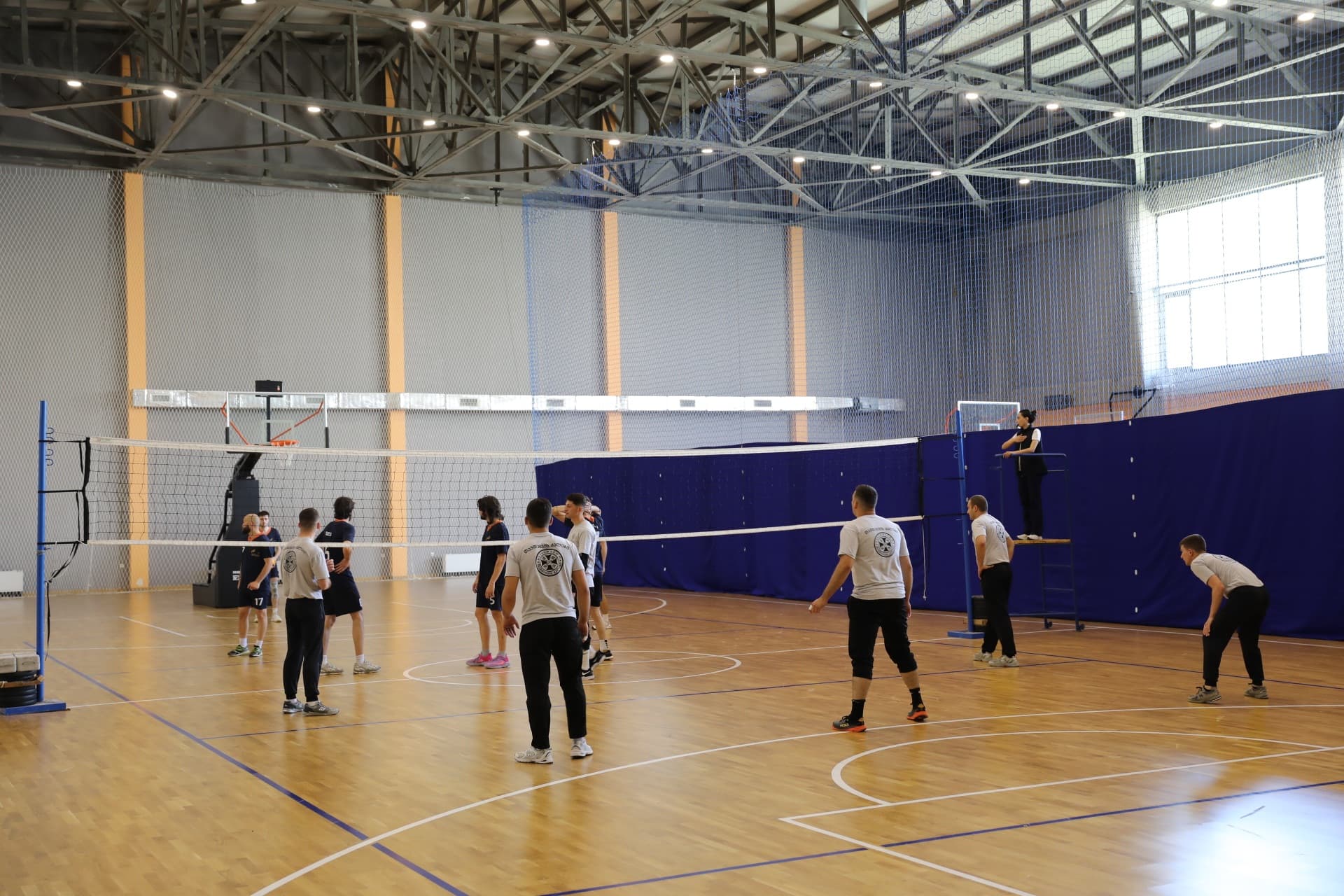 <p style="text-align: justify">ეროვნული თავდაცვის აკადემიის იუნკერთა სასწავლო ბატალიონის იუნკერებმა მონაწილეობა მიიღეს სსიპ ახალგაზრდობის სააგენტოს ორგანიზებით დაგეგმილ მასშტაბურ სტუდენტურ ფესტივალში „სტუდფესტი 2025“, რომელიც მოიცავდა უნივერსიტეტებს შორის სპორტული ტურნირების ჩატარებას, კულტურული და შემოქმედებითი ღონისძიებების გამართვას.</p><p style="text-align: justify">მსგავსი სახის აქტივობებში მონაწილეობის მიღება ხელს უწყობს სხვადასხვა უნივერსიტეტების სტუდენტებს შორის პარტნიორული და მეგობრული ურთიერთობების ჩამოყალიბებასა და აკადემიის შესახებ საზოგადოებაში ცნობადობის ამაღლებას და პოპულარიზაციას.</p>