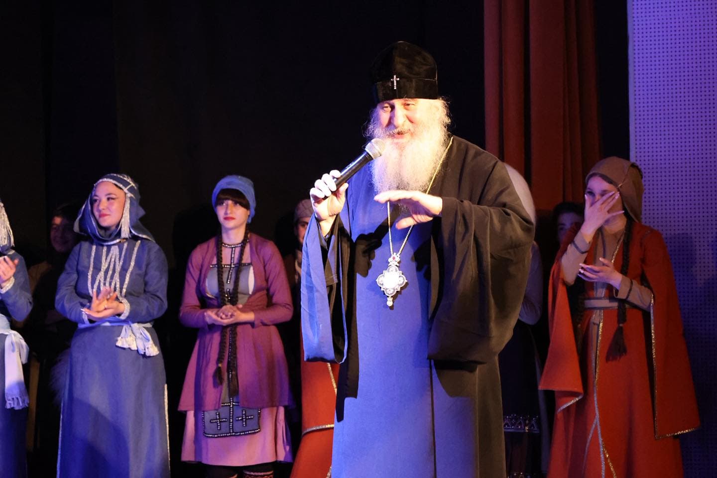 <p style="text-align: justify">სახელმწიფო რწმუნებული ზაალ გელაშვილი და ბორჯომის მუნიციპალიტეტის მერი ოთარ არბოლიშვილი, დაბა წაღვერის კულტურის სახლთან არსებულ ქორეოგრაფიულ ანსამბლ "სამეფოს" (ანსამბლის ხელმძღვანელი გიორგი ანთია) კონცერტს დაესწრნენ.</p><p style="text-align: justify">კულტურის სახლში გამართულ კონცერტს, ასევე ბორჯომის მერის მოადგილე გიორგი ტაბატაძე, საკრებულოს თავმჯდომარის მოადგილე გიორგი ფერაძე, სამხარეო ადმინისტრაციის წარმომადგენლები, ბაკურიანის განვითარების სააგენტოს თავმჯდომარე ეკატერინე ორჯონიკიძე, ჭიათურისა და საჩხერის, ბორჯომისა და ბაკურიანის მიტროპოლიტო დანიელი, ადგილობრივი თვითმმართველობის წევრები მოქალაქეები და სასულიერო პირები ესწრებოდნენ.</p><div class="iframe-wrapper"><iframe src="https://www.facebook.com/plugins/post.php?href=https%3A%2F%2Fwww.facebook.com%2Fpermalink.php%3Fstory_fbid%3Dpfbid02KUiCeFETV7db8q8PmNk5mnef86ELsxK4yJBdwHFjY2PtPLnQReHvyFSTqzaKWtorl%26id%3D100067222093058&amp;show_text=true&amp;width=500" frameborder="0" allowfullscreen="true" width="500" height="844" title="Embedded content" allow="autoplay; clipboard-write; encrypted-media; picture-in-picture; web-share" scrolling="no" style="border:none;overflow:hidden"></iframe></div>