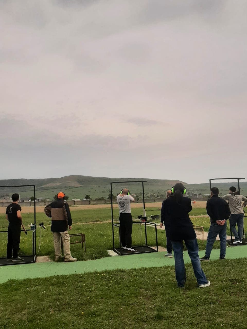 <p style="text-align: justify">ეროვნული თავდაცვის აკადემიის იუნკერთა სასწავლო ბატალიონის იუნკერებმა მონაწილეობა მიიღეს სსიპ ახალგაზრდობის სააგენტოს ორგანიზებით დაგეგმილ მასშტაბურ სტუდენტურ ფესტივალში „სტუდფესტი 2025“, რომელიც მოიცავდა უნივერსიტეტებს შორის სპორტული ტურნირების ჩატარებას, კულტურული და შემოქმედებითი ღონისძიებების გამართვას.</p><p style="text-align: justify">მსგავსი სახის აქტივობებში მონაწილეობის მიღება ხელს უწყობს სხვადასხვა უნივერსიტეტების სტუდენტებს შორის პარტნიორული და მეგობრული ურთიერთობების ჩამოყალიბებასა და აკადემიის შესახებ საზოგადოებაში ცნობადობის ამაღლებას და პოპულარიზაციას.</p>