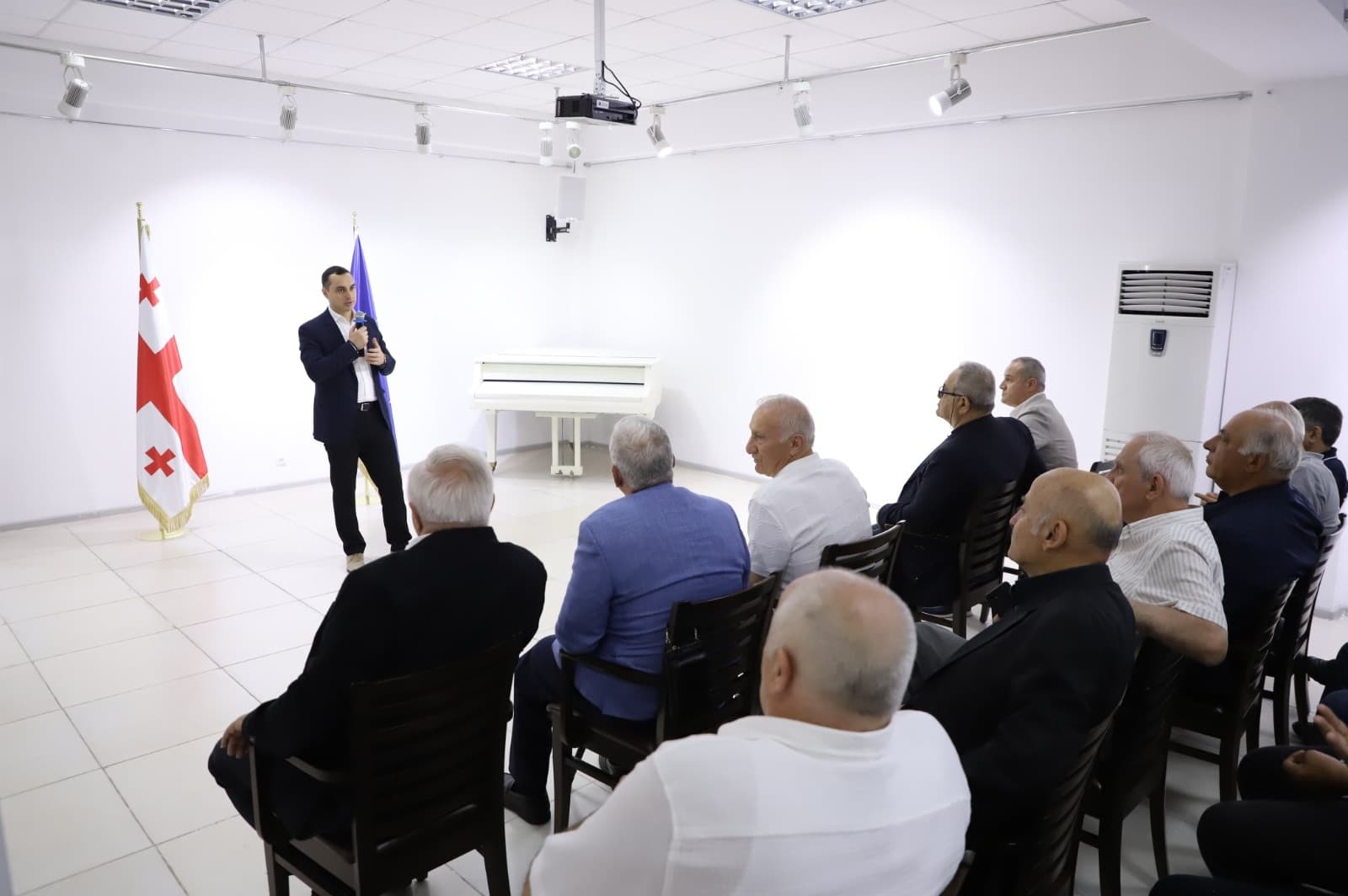 Frontnews image description